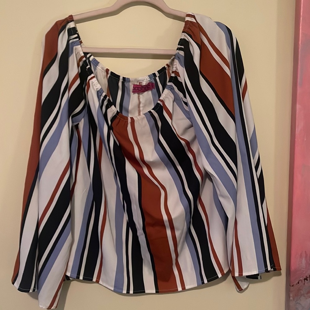 X-L boohoo over the shoulder top in great condition
